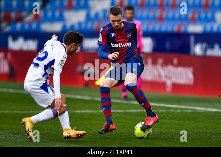 VALENCE, ESPAGNE - JANVIER 10: Alejandro Pozo de SD Eibar, Clerc de Levante pendant le match de la Liga Santander entre Levante UD et SD Eibar à Estadi Ciutat de Valencia le 10 janvier 2021 à Valence, Espagne (photo de Pablo Morano/BSR AgencyOrange PicturesAlay Live News) Banque D'Images