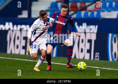 VALENCE, ESPAGNE - JANVIER 10: Alejandro Pozo de SD Eibar, Clerc de Levante pendant le match de la Liga Santander entre Levante UD et SD Eibar à Estadi Ciutat de Valencia le 10 janvier 2021 à Valence, Espagne (photo de Pablo Morano/BSR AgencyOrange PicturesAlay Live News) Banque D'Images