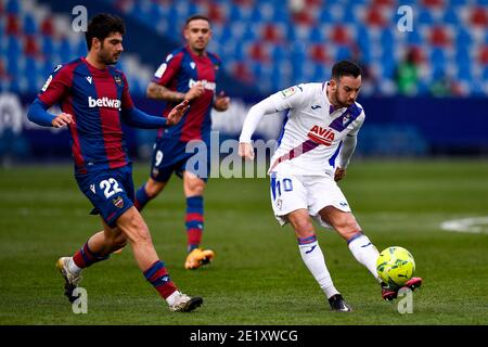 VALENCE, ESPAGNE - JANVIER 10: Melero de Levante, Edu Exposito de SD Eibar pendant le match de la Liga Santander entre Levante UD et SD Eibar à Estadi Ciutat de Valencia, le 10 janvier 2021 à Valence, Espagne (photo de Pablo Morano/BSR AgencyOrange PicturesAlamy Live News) Banque D'Images