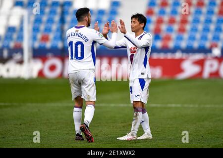 VALENCE, ESPAGNE - JANVIER 10: Takashi Inui de SD Eibar célébrant son but, Edu Exposito de SD Eibar pendant le match de la Liga Santander entre Levan Banque D'Images