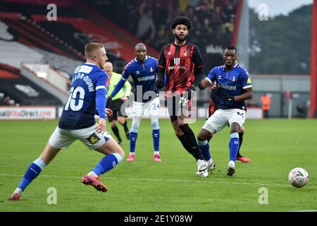 OLDHAM, ANGLETERRE. 9 JANVIER Philip facturation des défenses de Bournemouth avec Brice Ntambwe d'Oldham Athletic lors du match de la FA Cup entre Bournemouth et Oldham Athletic au stade Vitality, à Bournemouth, le samedi 9 janvier 2021. (Crédit : Eddie Garvey | MI News) Banque D'Images