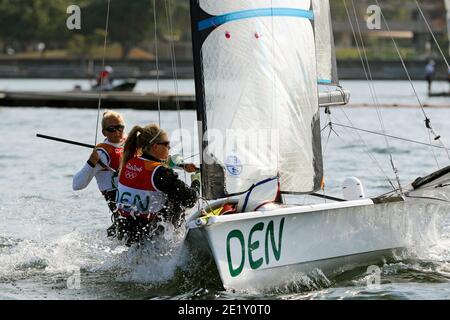 Voile aux Jeux Olympiques de Rio 2016. Danemark marins Jena Hansen et Katja Salskov-Iversen médaille de bronze 49er FX. Rio de Janeiro Brésil 08.18.2016. Banque D'Images