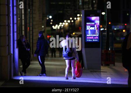 Leeds, Royaume-Uni - 4 2020 novembre : les acheteurs à Leeds le dernier jour avant la prise d'effet d'un second verrouillage national. Banque D'Images