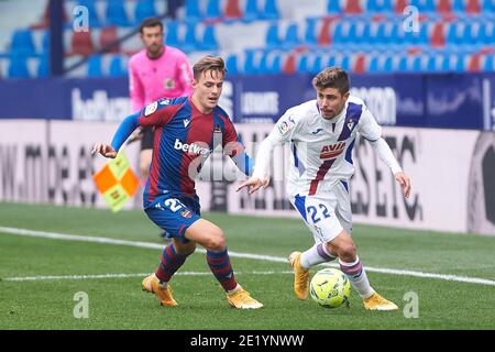 Dani Gomez de Levante UD et Alejandro Pozo d'Eibar pendant le championnat d'Espagne la Ligue de football mach entre Levante et Eibar le 10 janvier 2021 à l'Estadio Ciutat de Valencia à Valence, Espagne - photo Maria Jose Segovia / Espagne DPPI / DPPI / LM Banque D'Images