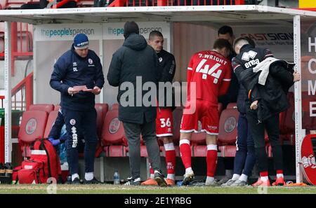 Crawley, Royaume-Uni. 10 janvier 2021. CRAWLEY, ANGLETERRE - JANVIER 10: Josh Wright de Crawley Town sur le point de venir pendant la coupe FA troisième tour entre Crawley Town et Leeds Unis au People's Pension Stadium, Crawley, Royaume-Uni le 10 janvier 2021 crédit: Action Foto Sport/Alamy Live News Banque D'Images