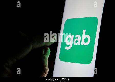 Stafford, Royaume-Uni - janvier 10 2021: Les médias sociaux GAB vus sur l'écran smarthpne. L'application GAB est un réseau social de micro-blogging défendant les s gratuits Banque D'Images