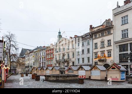 Lviv, Ukraine - 10 janvier 2021 : marché de Noël Lviv 2021 pendant la quarantaine de COVID-19 Banque D'Images