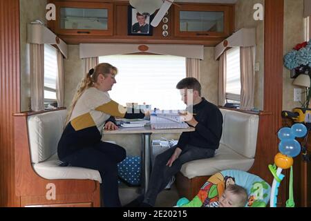 Royaume-Uni / Newport Pagnell / Pinders Circus / Homeschooling in une caravane Banque D'Images