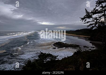 WA19075-00...WASHINGTON - long Beach vue de Bell's Trail dans le parc national de Cape déception. Banque D'Images