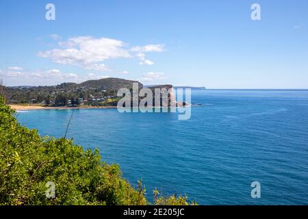 Vue depuis Bilgola Head identifie Avalon Beach, Bangalley Head et la côte centrale de Nouvelle-Galles du Sud en arrière-plan, Sydney, Australie Banque D'Images