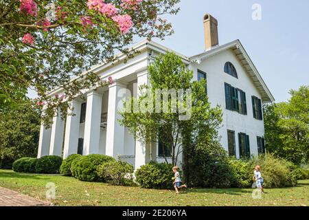 Alabama Demopolis Bluff Hall Federal Greek Revival style 1832 1850, crépe myrte extérieur, maison historique Banque D'Images