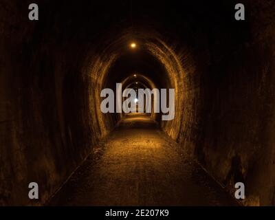 Vue panoramique de l'abandon de la place perdue Karangahake exploitation minière ferroviaire Tunnel Walk Loop Waikato North Island Nouvelle-Zélande Banque D'Images