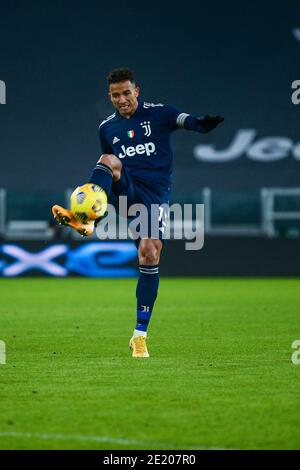 Turin, Italie. 10 janvier 2021. Danilo de Juventus FC pendant la série UN match entre Juventus et US Sassuolo au stade Allianz le 10 janvier 2021 à Turin, Italie. Les stades sportifs autour de l'Italie restent soumis à des restrictions strictes en raison de la pandémie du coronavirus, car les lois de distanciation sociale du gouvernement interdisent aux fans à l'intérieur des lieux, ce qui entraîne le jeu derrière des portes fermées. Crédit : Pacific Press Media production Corp./Alay Live News Banque D'Images