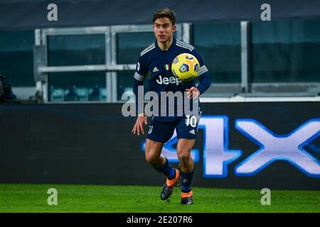 Turin, Italie. 10 janvier 2021. Paulo Dybala de Juventus FC pendant la série UN match entre Juventus et US Sassuolo au stade Allianz le 10 janvier 2021 à Turin, Italie. Les stades sportifs autour de l'Italie restent soumis à des restrictions strictes en raison de la pandémie du coronavirus, car les lois de distanciation sociale du gouvernement interdisent aux fans à l'intérieur des lieux, ce qui entraîne le jeu derrière des portes fermées. Crédit : Pacific Press Media production Corp./Alay Live News Banque D'Images