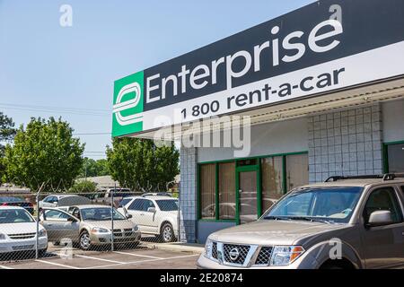 Alabama Montgomery Enterprise location de voiture, logo numéro de téléphone sans frais, parking voitures véhicules affaires à l'extérieur de l'entrée extérieure, Banque D'Images