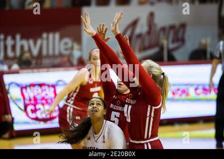 Bloomington, États-Unis. 10 janvier 2021. Kiandra Browne d'IU (23) joue contre le Wisconsin pendant le match de basket-ball féminin de la NCAA à l'Assembly Hall. Les Hoosiers remportent contre les Badgers 74-49. Crédit : SOPA Images Limited/Alamy Live News Banque D'Images