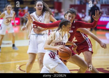 Bloomington, États-Unis. 10 janvier 2021. Ali Patberg d'IU (14) joue contre le Wisconsin pendant le match de basket-ball féminin de la NCAA à l'Assembly Hall. Les Hoosiers remportent contre les Badgers 74-49. Crédit : SOPA Images Limited/Alamy Live News Banque D'Images