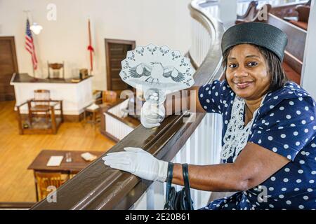 Alabama Monroeville Old Monroe County Courthouse Heritage Museum, pour tuer Un Mockingbird jouer salle d'audience cadre intérieur, la femme noire actre Banque D'Images