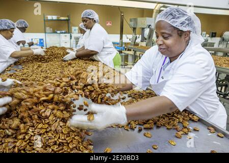 Alabama fort Deposit Priester's pecans Candy Maker, Black Woman femmes travailleurs de production emploi employés séparation, Banque D'Images