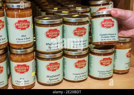 Alabama fort Deposit Priester's pecans fabricant de bonbons, boutique de cadeaux bouteilles sauces hot chow chow McMuffaletta tartiner, Banque D'Images