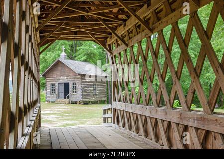 Alabama Troy Pioneer Museum of Alabama restauré Poole's Bridge, église couverte en rondins, Banque D'Images