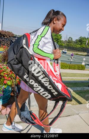 Alabama Dothan Westgate tennis Center centre Movie Gallery Pro Classic, Black Woman femme joueur professionnel sac de transport d'équipement, Banque D'Images