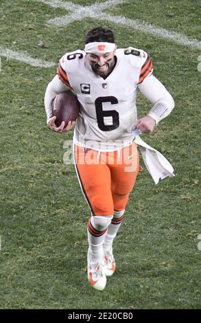 Pittsbugh, États-Unis. 10 janvier 2021. Le quarterback des Cleveland Browns Baker Mayfield (6) sort des champs après la victoire de 48-37 Cleveland Browns du jeu Wild Card à Heinz Field à Pittsburgh le dimanche 10 janvier 2021. Photo par Archie Carpenter/UPI crédit: UPI/Alay Live News Banque D'Images