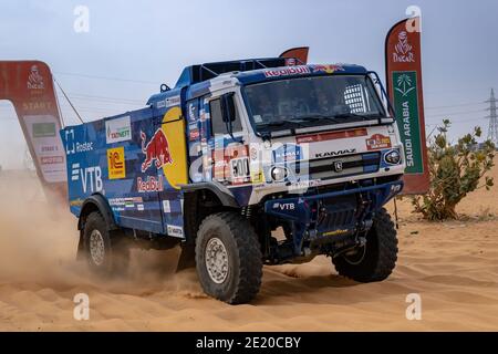 Horimlaa, Arabie Saoudite - 7 janvier 2021 : le camion de course KAMAZ débute la phase 5 de l'édition Dakar Rally 2021 Banque D'Images