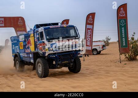 Horimlaa, Arabie Saoudite - 7 janvier 2021 : le camion de course KAMAZ débute la phase 5 de l'édition Dakar Rally 2021 Banque D'Images