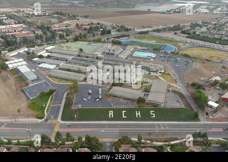 Une vue aérienne de l'école secondaire Adolfo Camarillo, le mercredi 6 janvier 2021, à Camarillo, en Californie. Banque D'Images