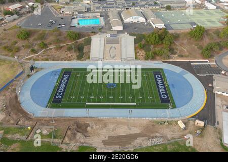 Une vue aérienne de la piste et du terrain de football de l'école secondaire Adolfo Camarillo, le mercredi 6 janvier 2021, à Camarillo, en Californie. Banque D'Images