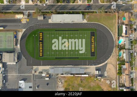 Une vue aérienne du terrain de football et de la piste George Hurley à l'école secondaire de Newbury Park, le mercredi 6 janvier 2020, à Newbury Park, en Californie. Banque D'Images