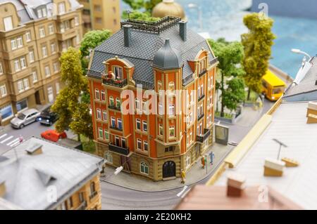 Saint-Pétersbourg, Russie - 9 décembre 2019 : objets miniatures de construction colorés sur l'exposition de Grand Maket Russie, aménagement des grandes villes Banque D'Images