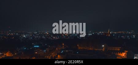 Aidok de l'air sur le panorama de nuit de la ville Banque D'Images