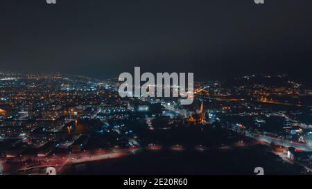 Aidok de l'air sur le panorama de nuit de la ville Banque D'Images