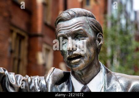 'Taxi' (1983) sculpture en bronze de J. Seward Johnson Jr. À Blackfriars, Londres, Royaume-Uni Banque D'Images