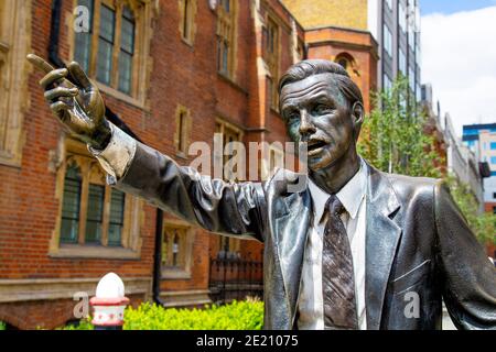 'Taxi' (1983) sculpture en bronze de J. Seward Johnson Jr. À Blackfriars, Londres, Royaume-Uni Banque D'Images