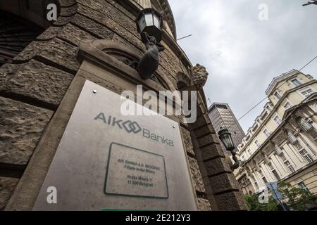 BELGRADE, SERBIE - 30 MAI 2020 : logo AIK Banka sur leur bureau local de Belgrade. AIK Bank est une banque commerciale et de détail, entièrement contrôlée par se Banque D'Images