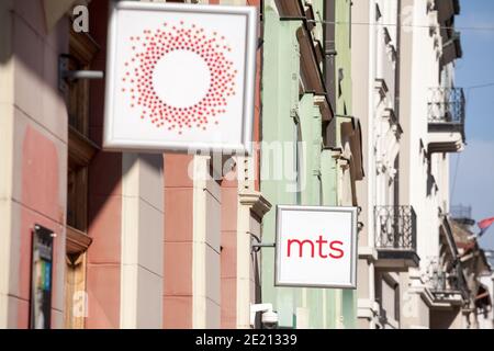 BELGRADE, SERBIE - 29 MARS 2019 : logo MTS Srbija sur leur boutique principale de Belgrade. Également appelé Telekom Srbija, il est la principale communication de télécommunication Banque D'Images