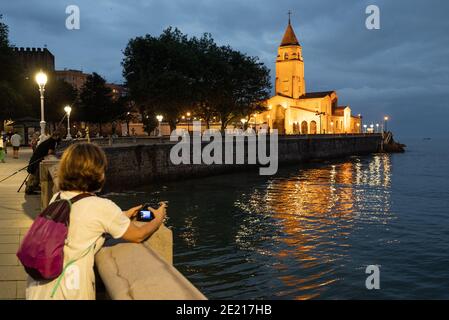 Iglesia de San Pedro (église Saint-Pierre) à Gijón, Asturies, Espagne Banque D'Images