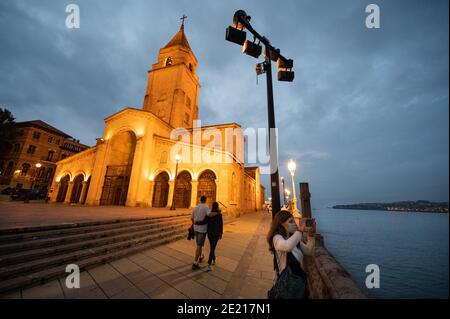 Iglesia de San Pedro (église Saint-Pierre) à Gijón, Asturies, Espagne Banque D'Images