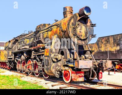 Vieille locomotive à vapeur rouillée à la gare Banque D'Images