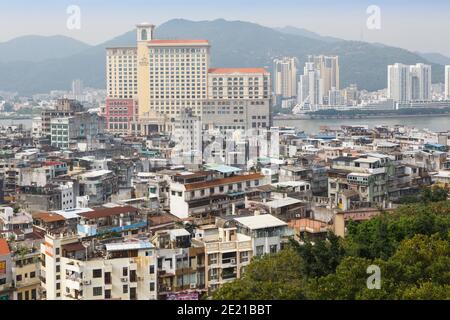 Macao, Chine. Vue sur la partie ouest de la ville avec l'hôtel 5 étoiles Ponte 16. Le centre historique de Macao est un site classé au patrimoine mondial de l'UNESCO. Banque D'Images