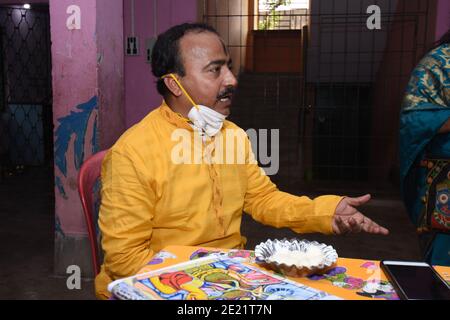 Parimal Badyopadhyay parle de Prabartak Seva Niketan. Chandannagar, Hooghly, Bengale occidental. Inde. Banque D'Images