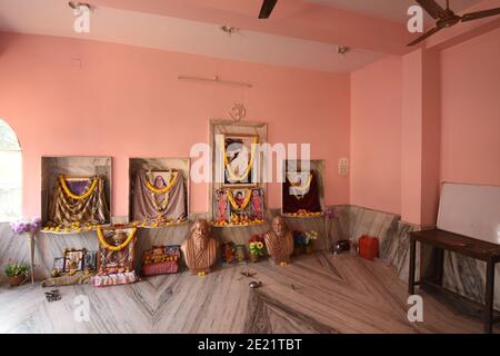 Salle de prière de Prabartak Seva Niketan. Chandannagar, Hooghly, Bengale occidental. Inde. Banque D'Images