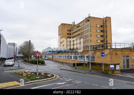 Yeovil, Somerset, Royaume-Uni. 11 janvier 2020. Vue générale de l'hôpital du district de Yeovil dans le Somerset, qui est l'un des sites du NHS qui administre actuellement les injections de vaccin Covid-19. Crédit photo : Graham Hunt/Alamy Live News Banque D'Images