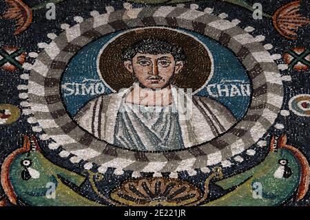 Apôtre et martyr Saint Simon le Zealot. Mosaïque byzantine dans la basilique de San vitale à Ravenne, Émilie-Romagne, Italie. La mosaïque a été créée dans l'AD de 500s, quelques années après que Ravenne a été capturée par l'Empire byzantin des Ostrogoths. Banque D'Images