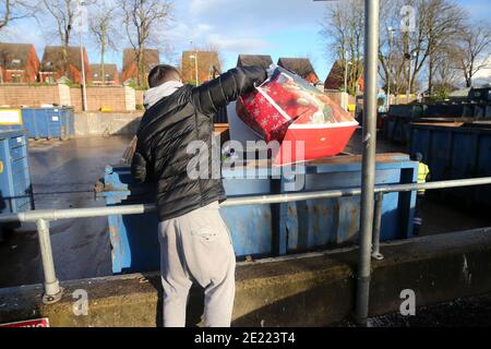 Après Noël recyclage Alexandera Park site de recyclage dans le nord de Belfast Photo Mal McCann Banque D'Images