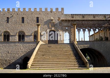 Viterbo, Latium, Italie. Piazza San Lorenzo. Palazzo dei Papi (13thC Palais papal) résidence officielle papale entre 1257-1281 Banque D'Images