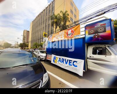 Campinas, Brésil. 11 janvier 2021. Paralysie contre le gouverneur João Doria à la suite de l'augmentation du CIMS dans l'une des régions les plus fréquentées de la ville, sur les avenues Governador Pedro de Toledo et AV Alberto Sarmento à Campinas intérieur de São Paulo. Crédit : Therson Mehl/FotoArena/Alay Live News Banque D'Images